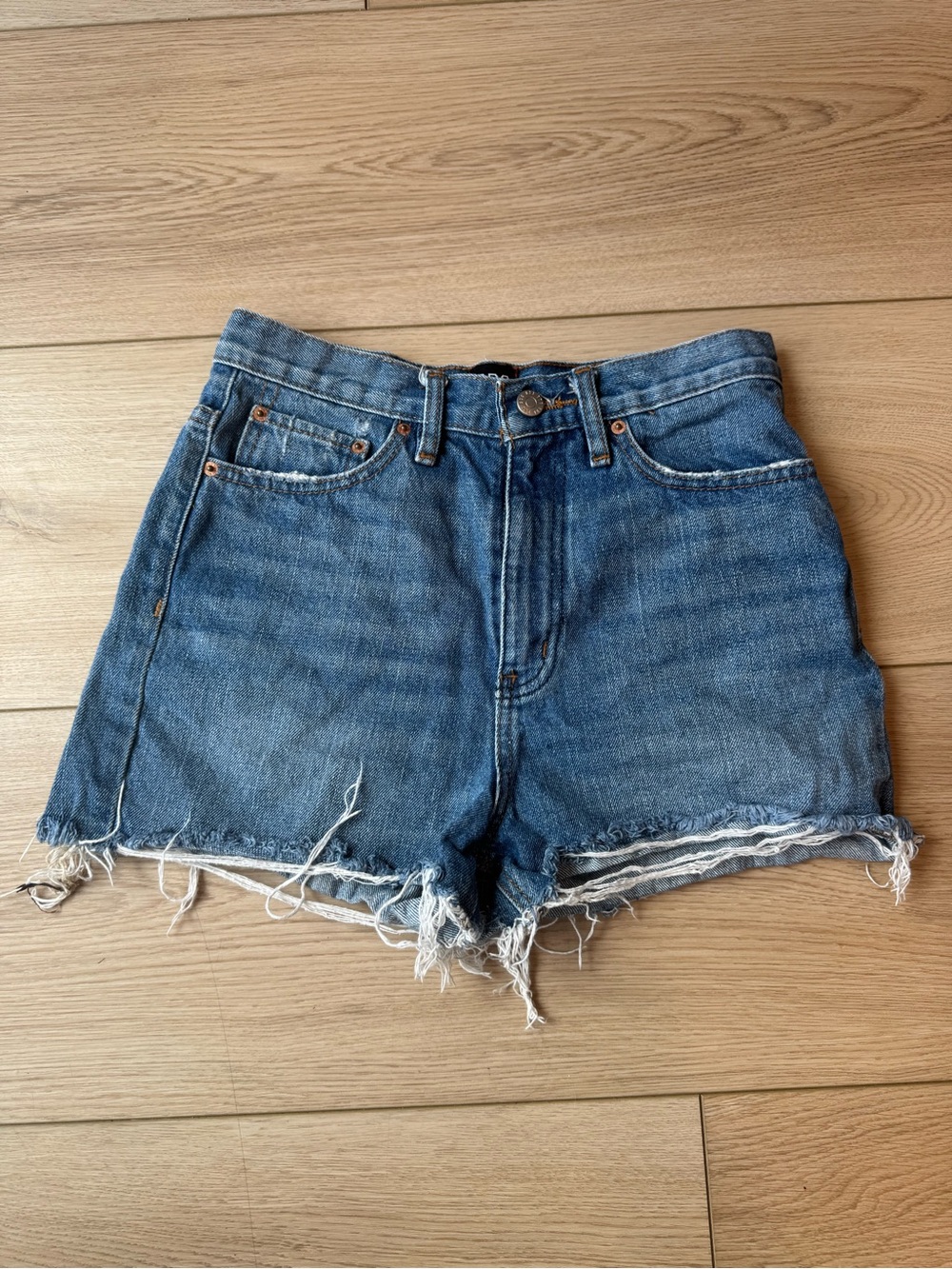 BDG Urban Outfitters Jean Shorts Girlfriend High Rise Blue Denim Raw Hem Size 26